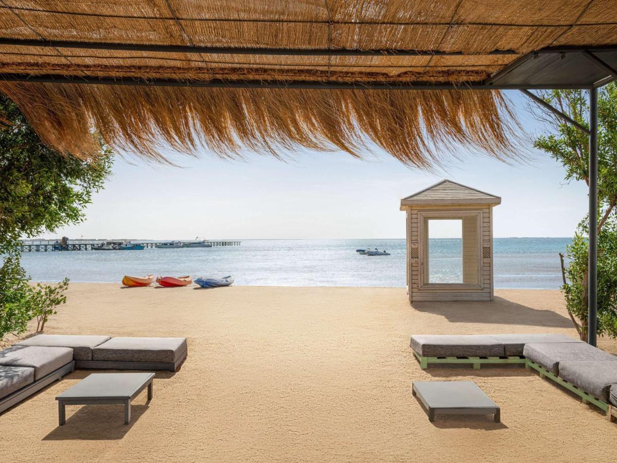 Movenpick Resort Soma Bay beach