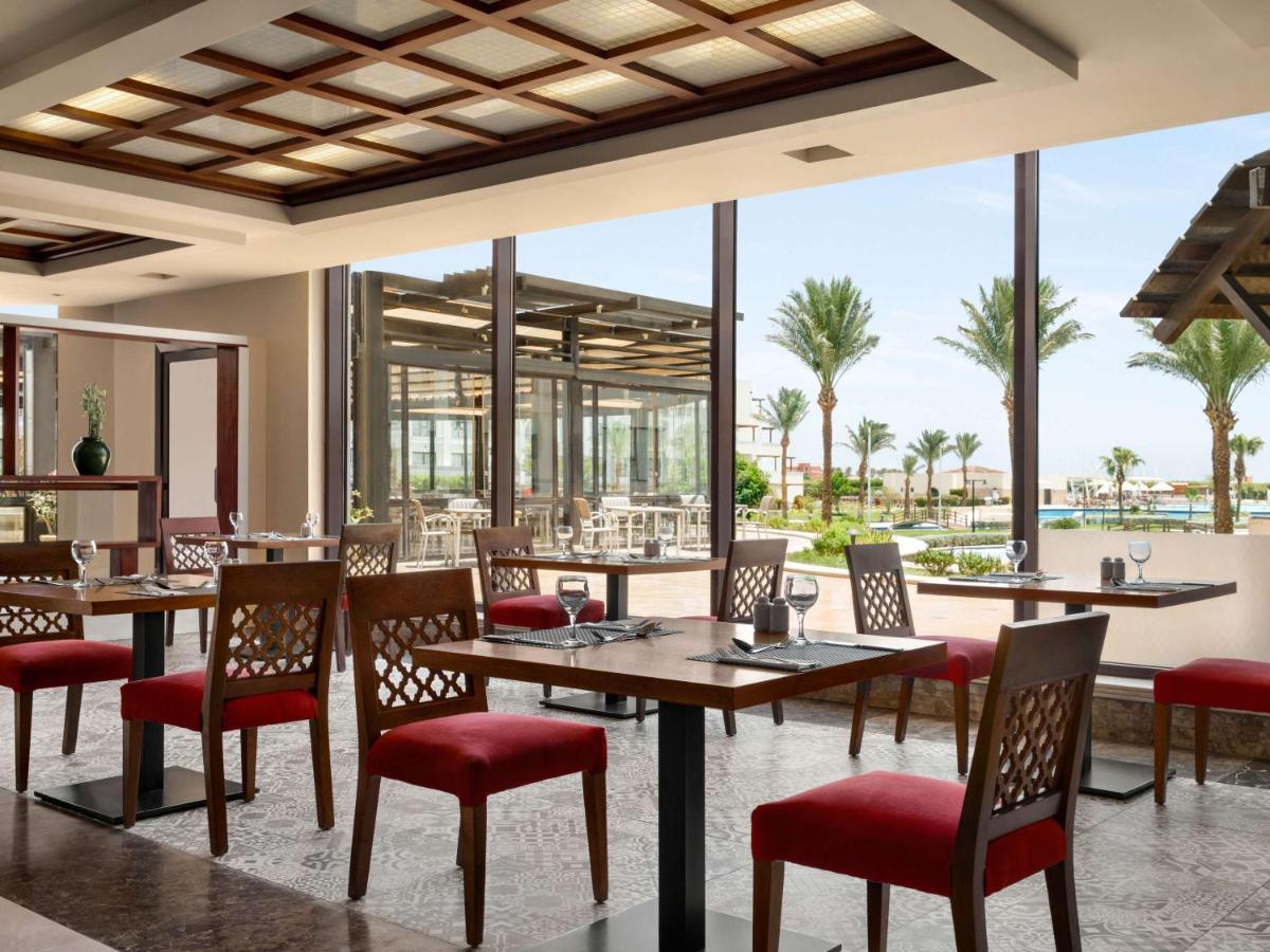 Movenpick Resort Soma Bay restaurant 2