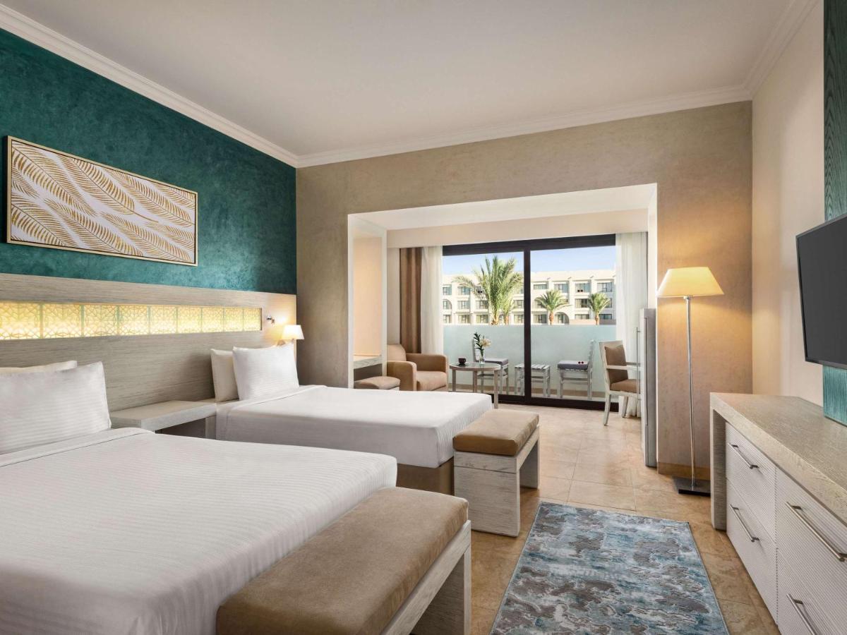 Movenpick Resort Soma Bay room